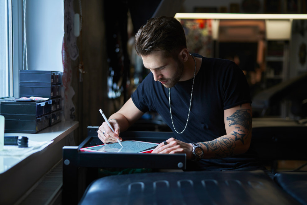 Man drawing on his ipad