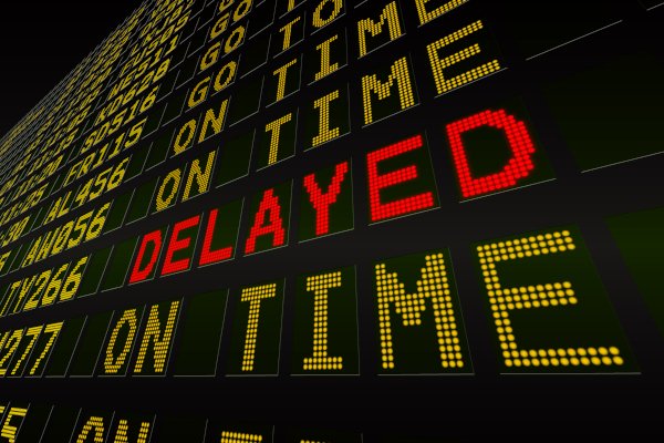 light board that says on time in yellow and delayed in red