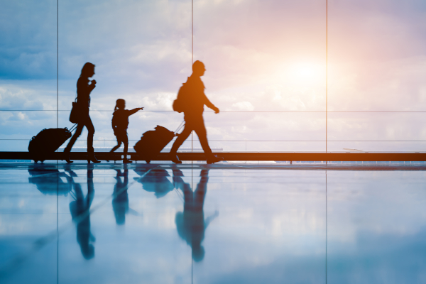 UK Visa Options for US citizens. Family at airport.